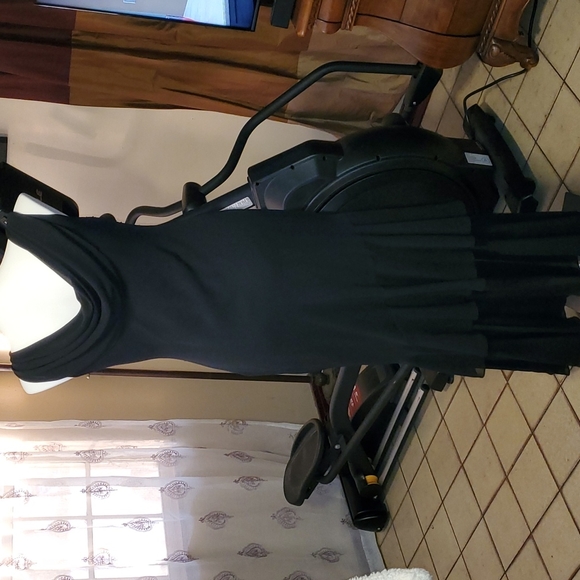 Black evening gown with beading - Picture 11 of 12